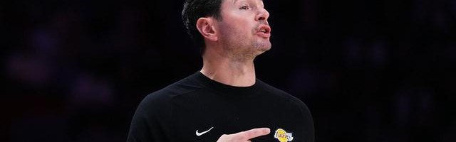 开云全站下载-雷迪克连续两个赛季率队50胜 成湖人队史自禅师之后首位主教练